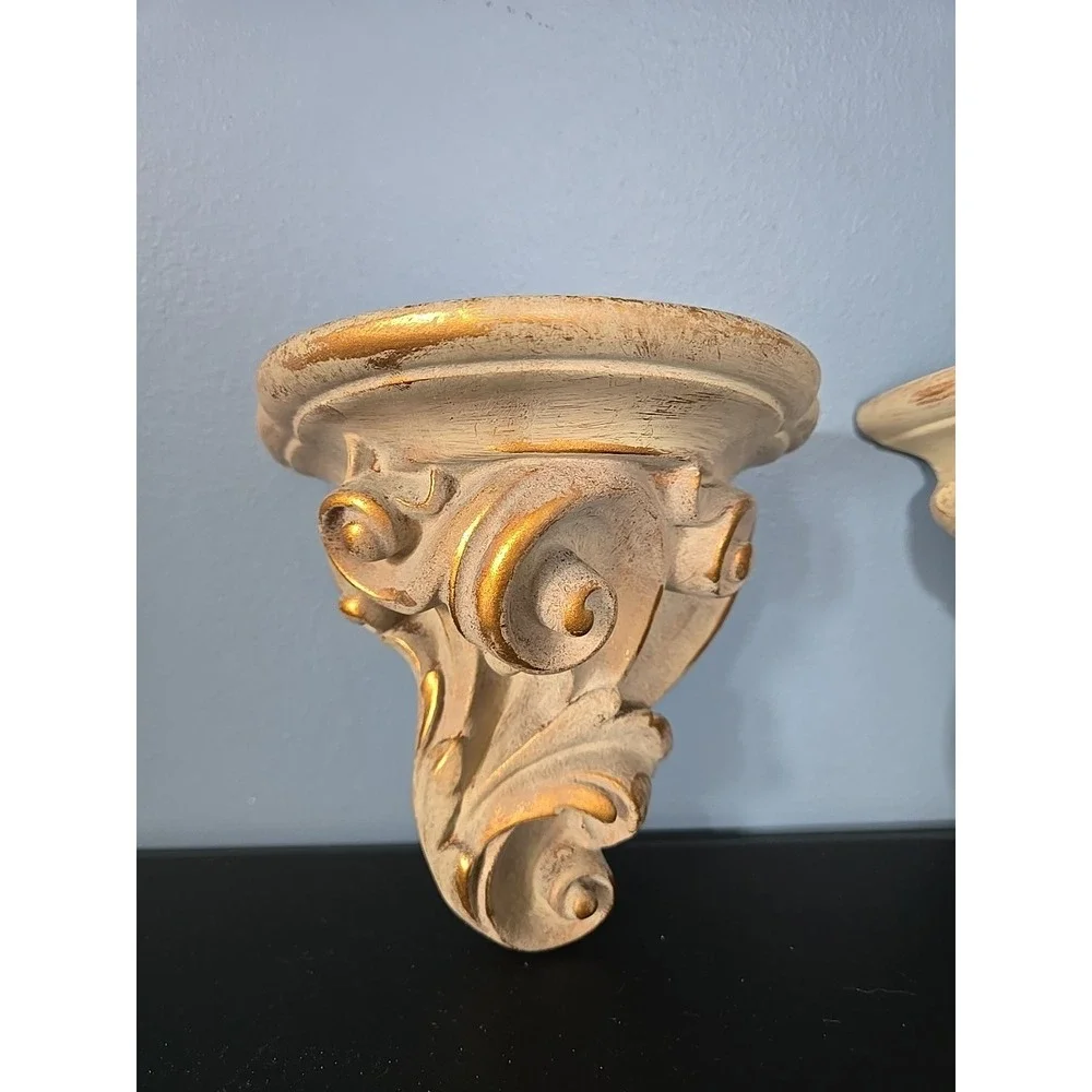 Italian Rococo Style Carved Giltwood Wall Bracket Wall Corbel Wall Shelf Pair